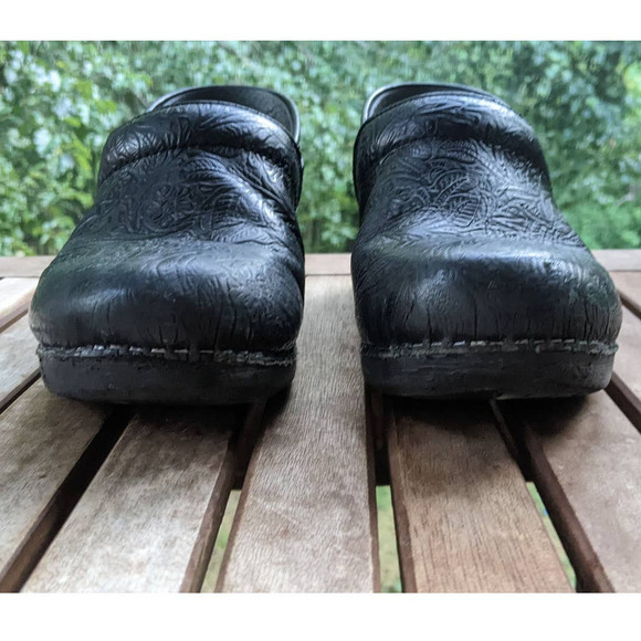 Dansko Pro Black Floral tooled Clogs - Size 40 / 9.5-10 - Picture 5 of 12